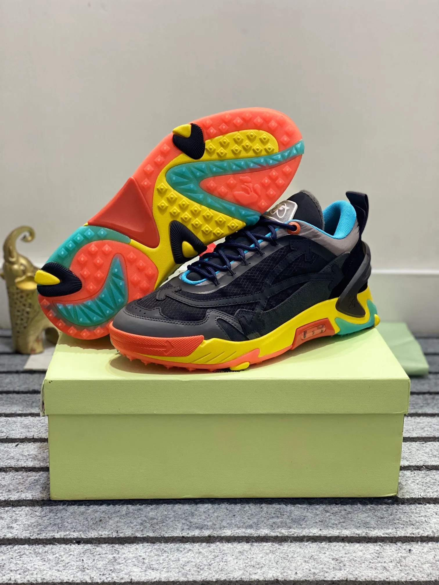 Men's shoes 💰640🌼【New】High-end boutique-OFF-WHITE x Air Jordan】1 The joint shoe design has been highly concerned by everyone. The new shoes are shown in the popular Chicago bull white and yellow LOGO color scheme. The shoe body is made of cowhide stitching and other materials. In addition to the X hidden on the inside of the leather, the oversized Swoosh, OFF-WHITE for Nike, and Air Jordan 1Birth information and the word AIR are displayed on both sides of the shoe, and OFF-WHITE's iconic details can be seen on the TPU sole and insole. You can choose a pair if you like the style. Size: 38-45 (45 customized